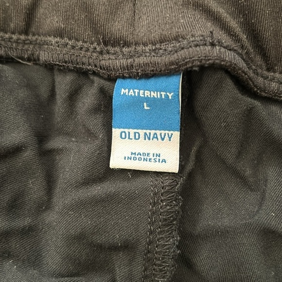 Old Navy Maternity Foldover-Waist Playa Soft-Spun Wide-Leg Pants - Picture 4 of 5